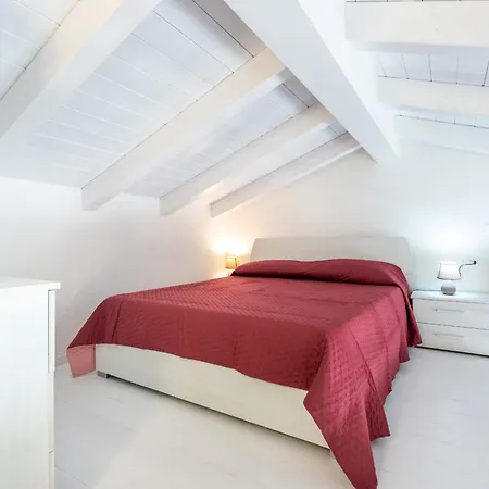 Affittimoderni - Blue Loft كاستيلساردو